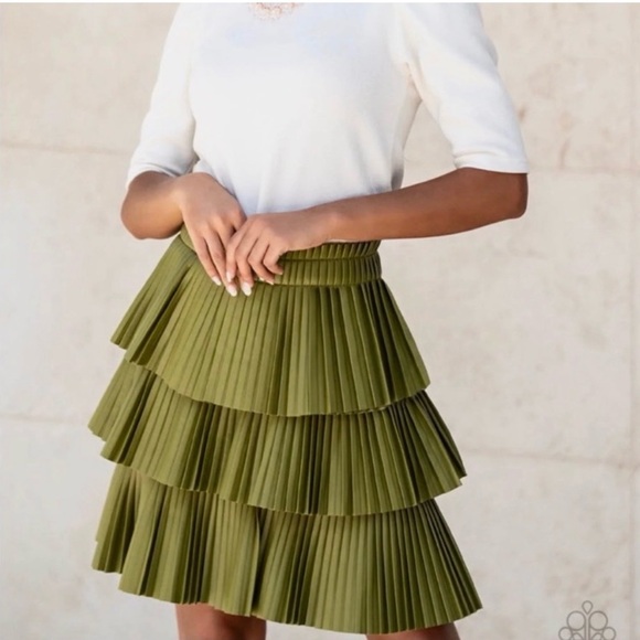 NWT Anthropologie Mare Mare Faux Leather Tiered Pleated Skirt - Picture 2 of 8